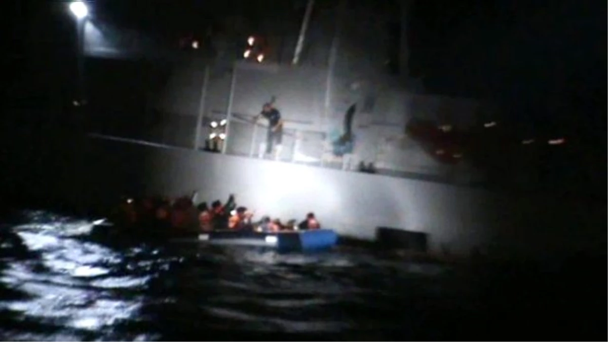 Yunan Donanması Ege\'de Mülteci Botunu Batırdı