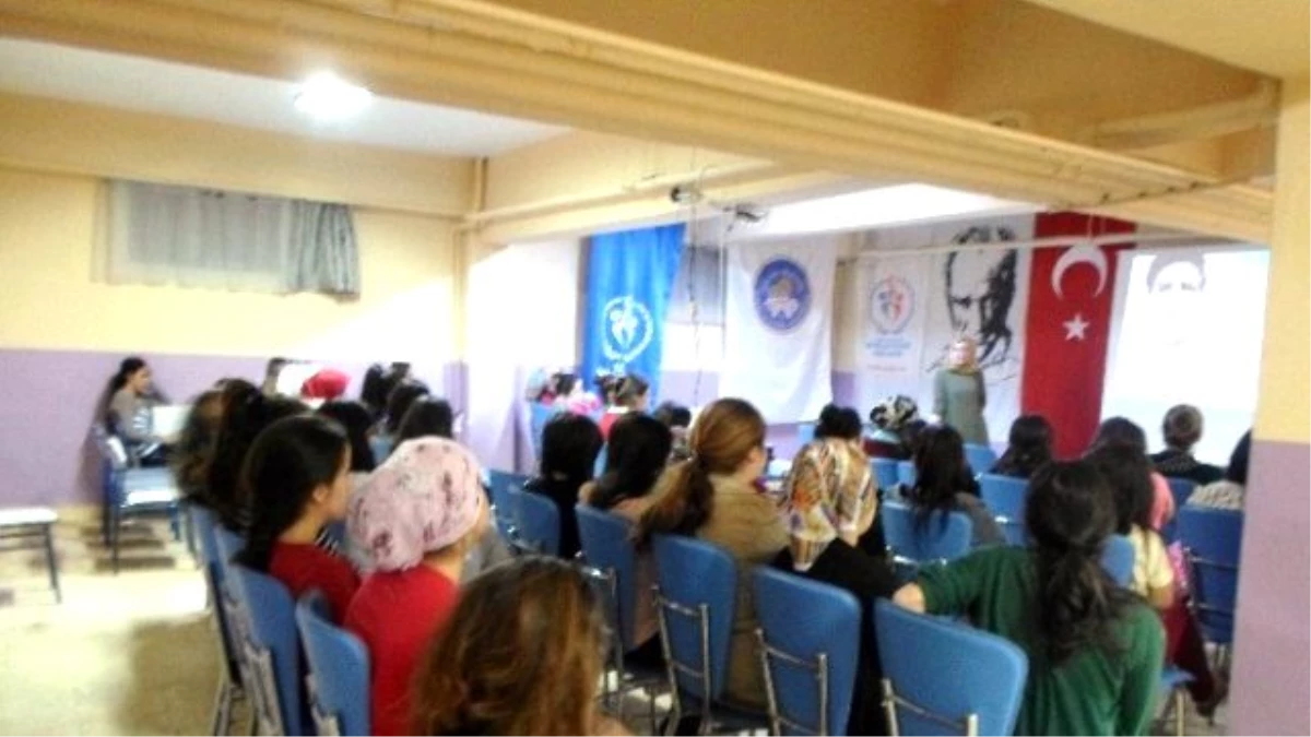 Yurt-Kur Gediz Kız Öğrenci Yurdu\'nda Öğrencilerle \'Farkındalık Konferansı\' Verildi