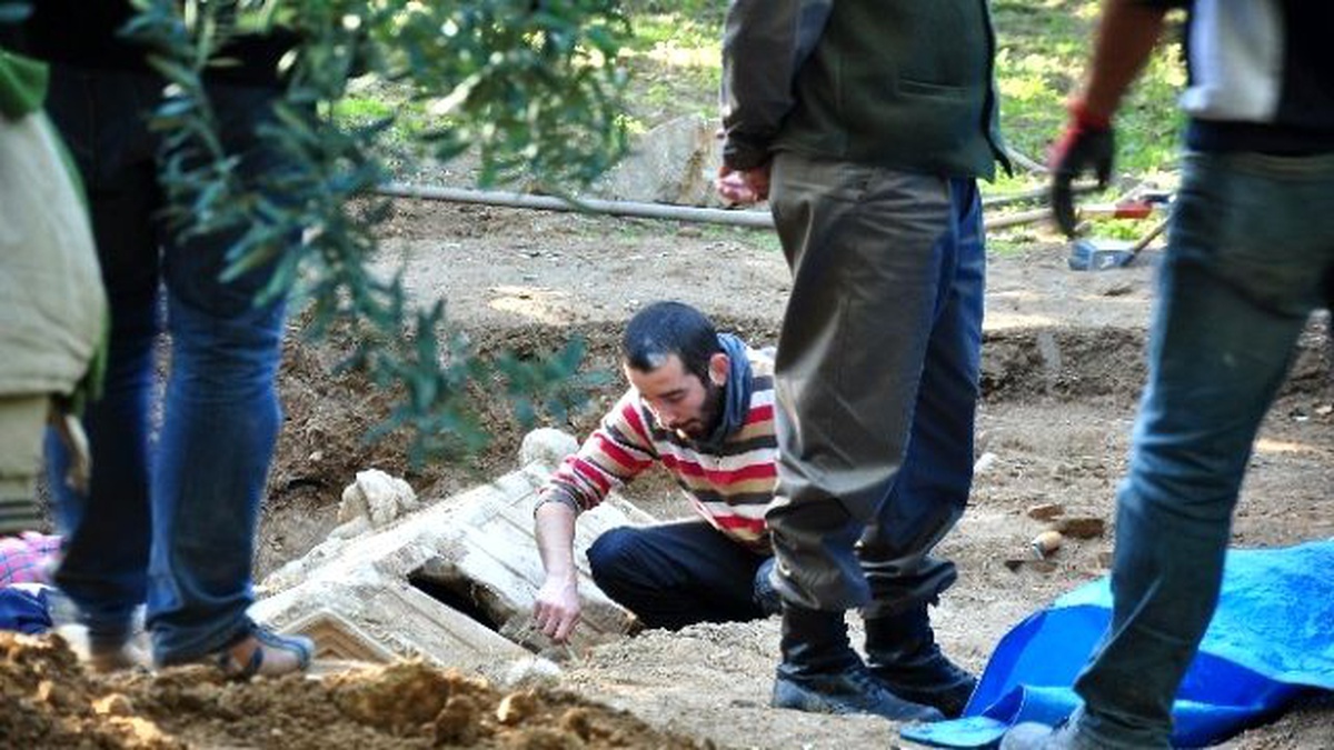 Zeytinlikte Bulunan Tarihi Lahdin 25 Yıl Önce Defineciler Tarafından Açıldığı Ortaya Çıktı