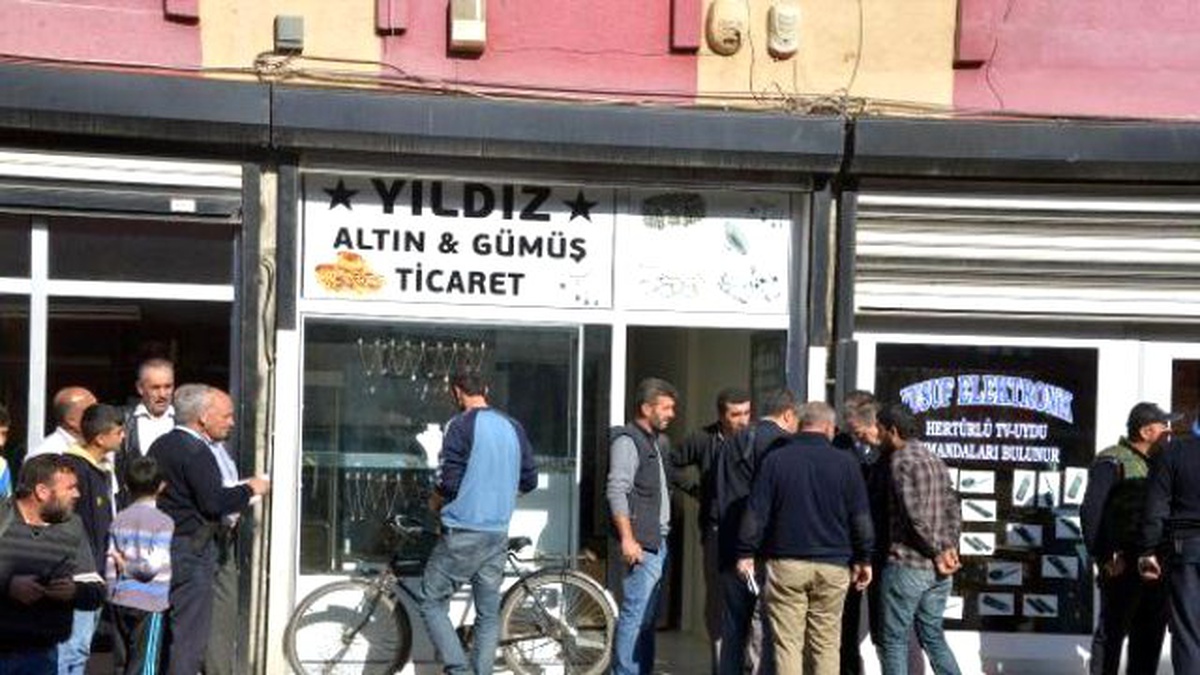 Adana\'da Maskeli Pompalı Tüfekli 2 Kişi Kuyumcu Soydu