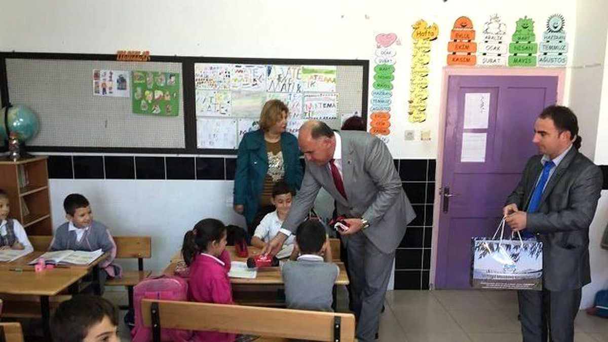 Başkan Yılmaz\'dan Okul Ziyaretleri