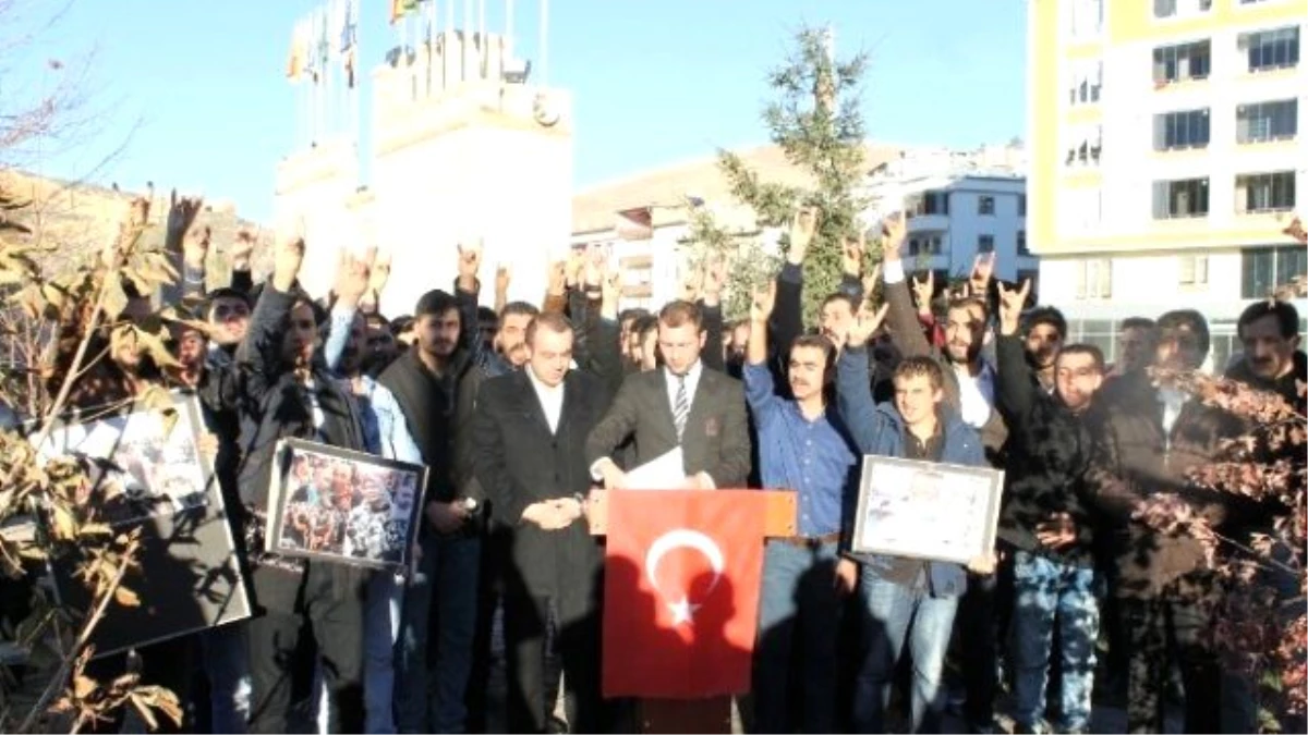 Bayburt Ülkü Ocakları Türkmen Dağı\'nda Yaşanan Katliamı Protesto Etti
