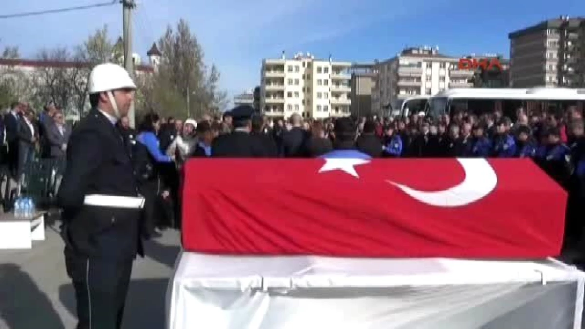 Bursa Motorsikleti ile Kamyonun Altında Kalarak Şehit Düşen Polis Memuru Gözyaşları ile Uğurlandı