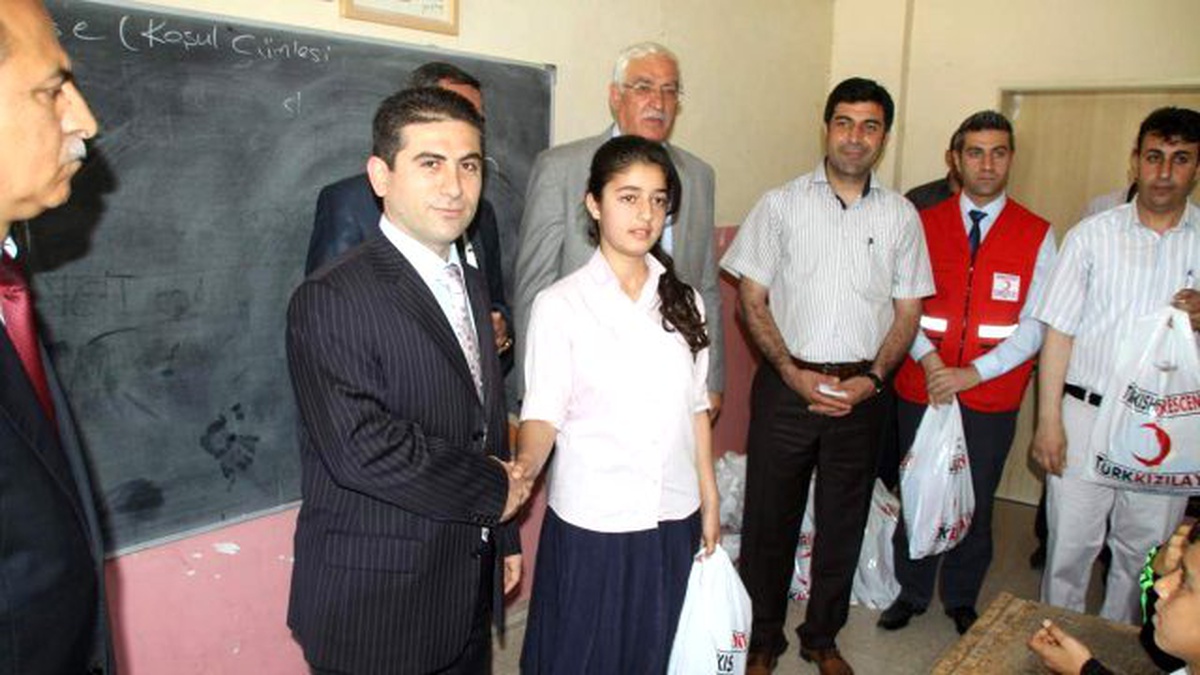 Kızılay Bitlis Şubesi\'nden Giyim Yardımı