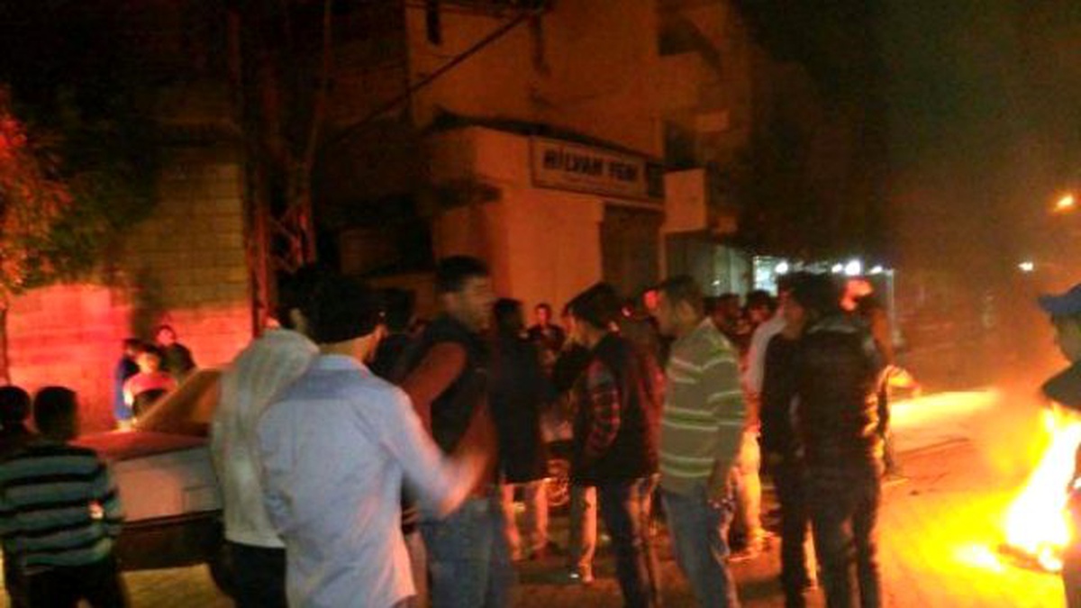 Elektrikleri Kesilen Mahalleli Lastik Yakarak Eylem Yaptı
