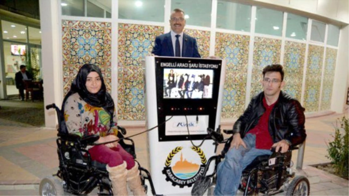 Karacabey\'de Tekerlekli Sandalye Şarj Cihazı İstasyonu