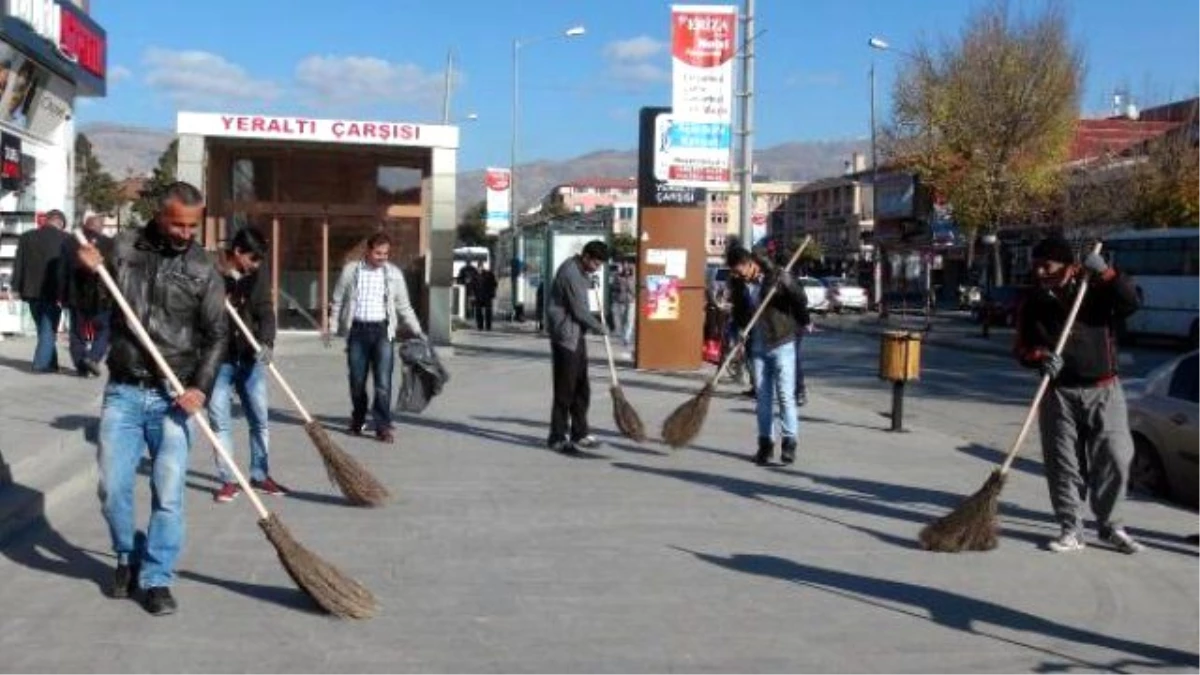Erzincan\'da Hükümlüler Çevre Temizliği Yaptı