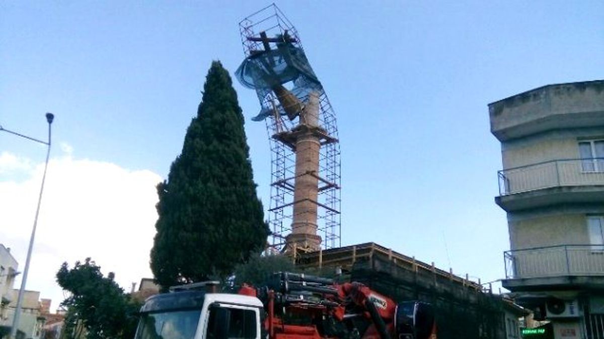 Fırtına 200 Yıllık Caminin Minaresini Devirdi