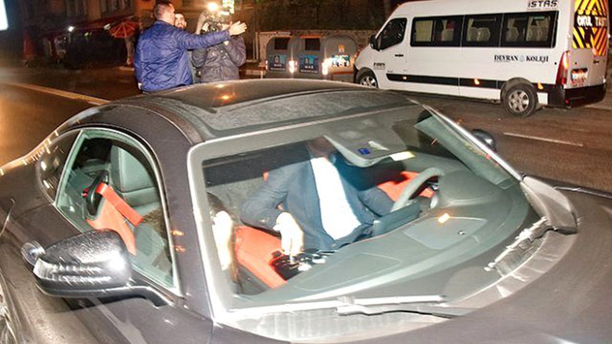 Gökhan Töre, Esmer Güzelle Yakalandı