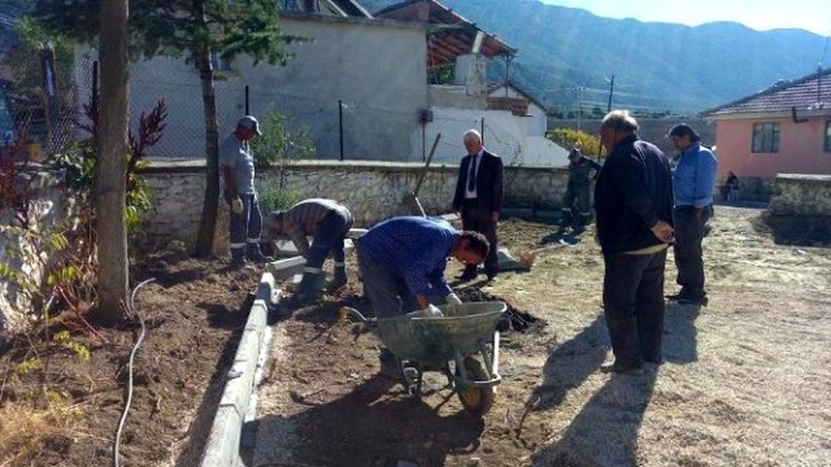 Kemerağzı Mahallesi\'nde Parke Çalışması