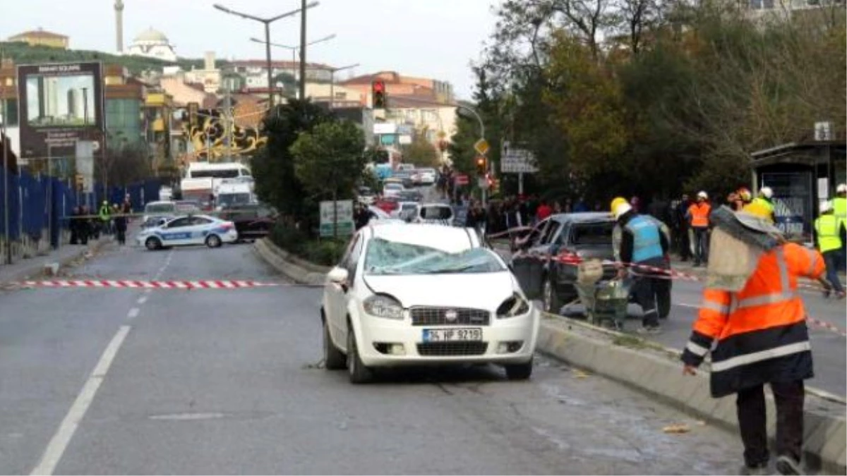 Lodos İskeleyi Araçların Üzerine Uçurdu (1)