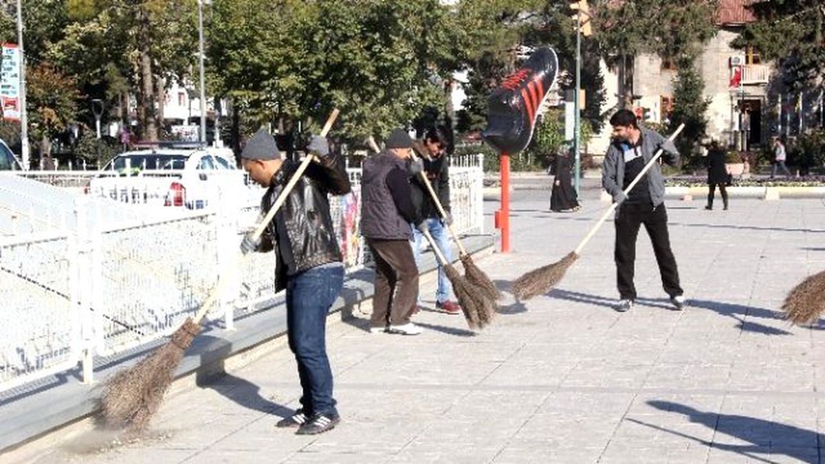 Mahkumlar Şehir Merkezinde Temizlik Yaptı