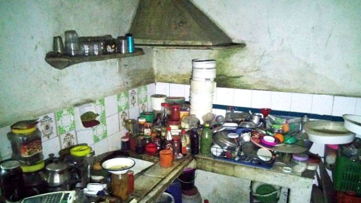 Evdeki Çöpleri Alınan Yaşlı Kadın Kendini Astı