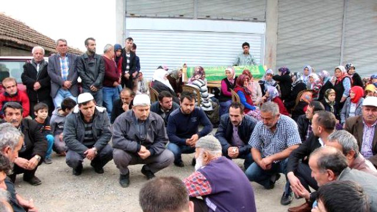 Patlamada Ölen Maden İşçisi Toprağa Verildi