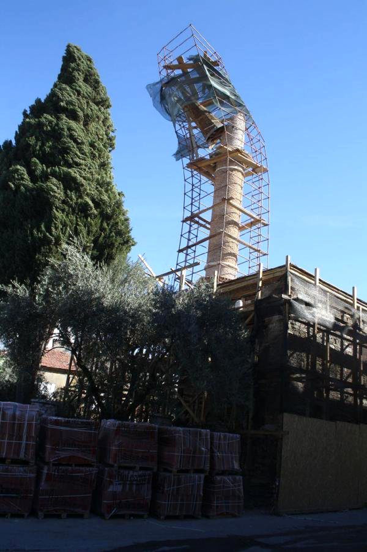 Restore Edilen Camide Minaredeki Külah Rüzgarda Yerinden Çıktı
