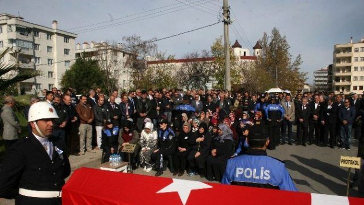 Şehit Polis Memuruna Hazin Uğurlama