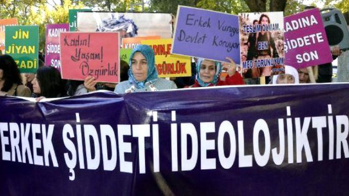 Siverek\'te Kadınlar Şiddeti Protesto Etti
