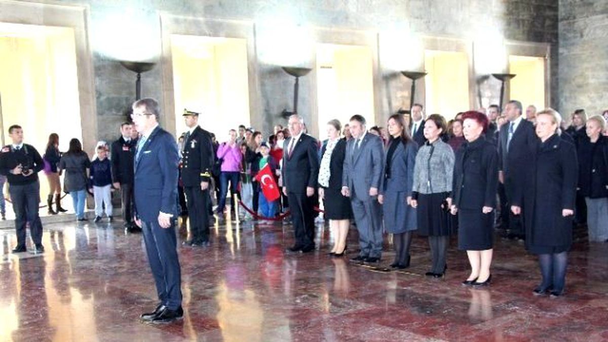 Ted Ankara Koleji Öğretmenler Günü Dolayısıyla Anıtkabir\'i Ziyaret Etti
