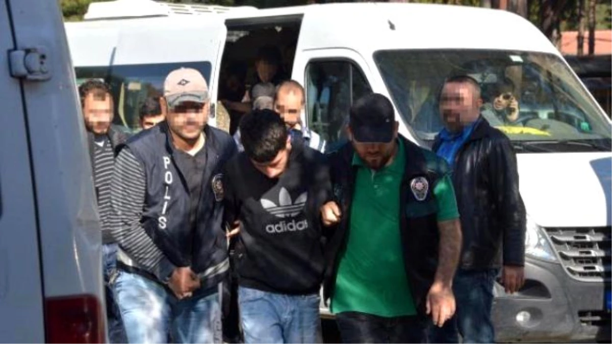 Tutuklanan Torbacılar Duruşma Salonunda Kavga Etti