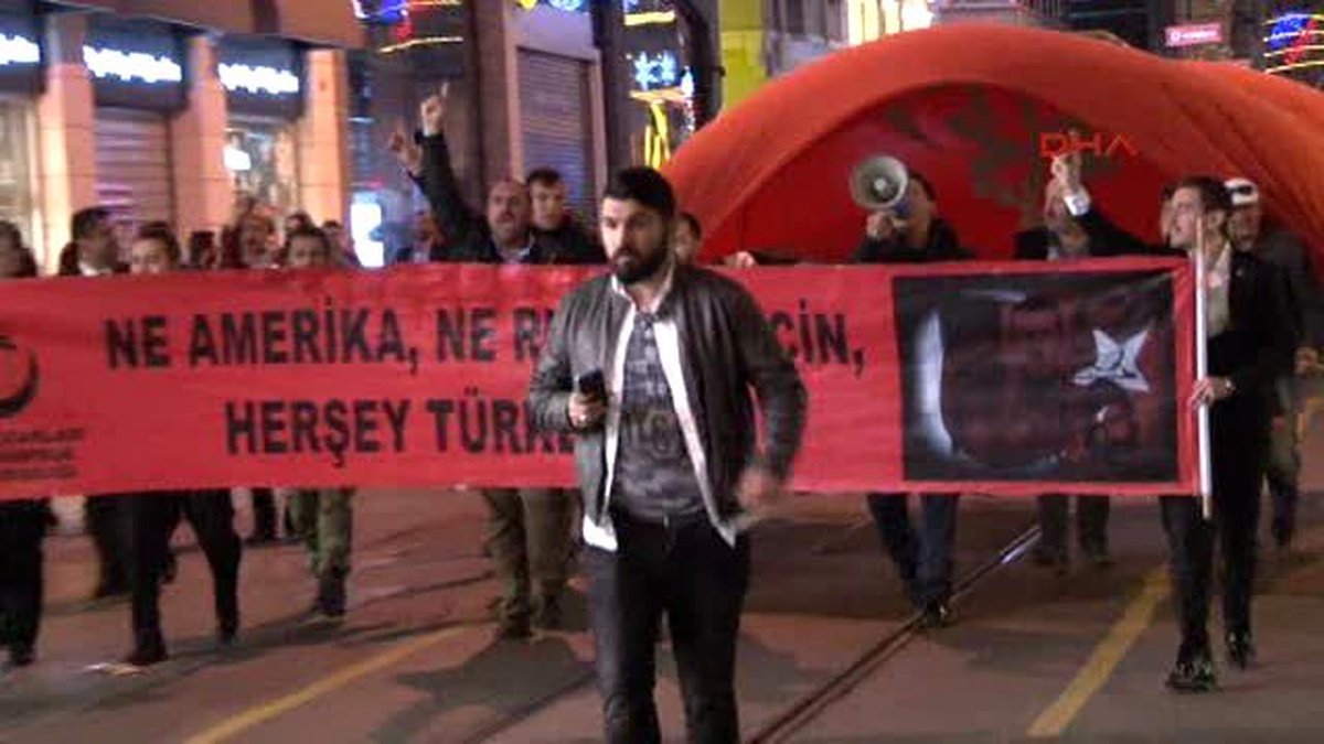 Ülkü Ocakları ve Alperen Ocakları\'ndan Rusya Başkonsolosluğu Önünde Protesto