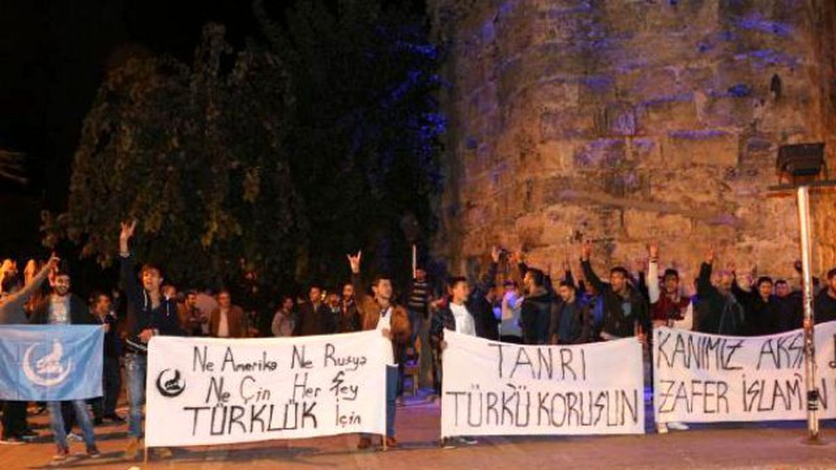 Ülkücü Grup, Rusya Konsolosluğu\'na Yürüdü
