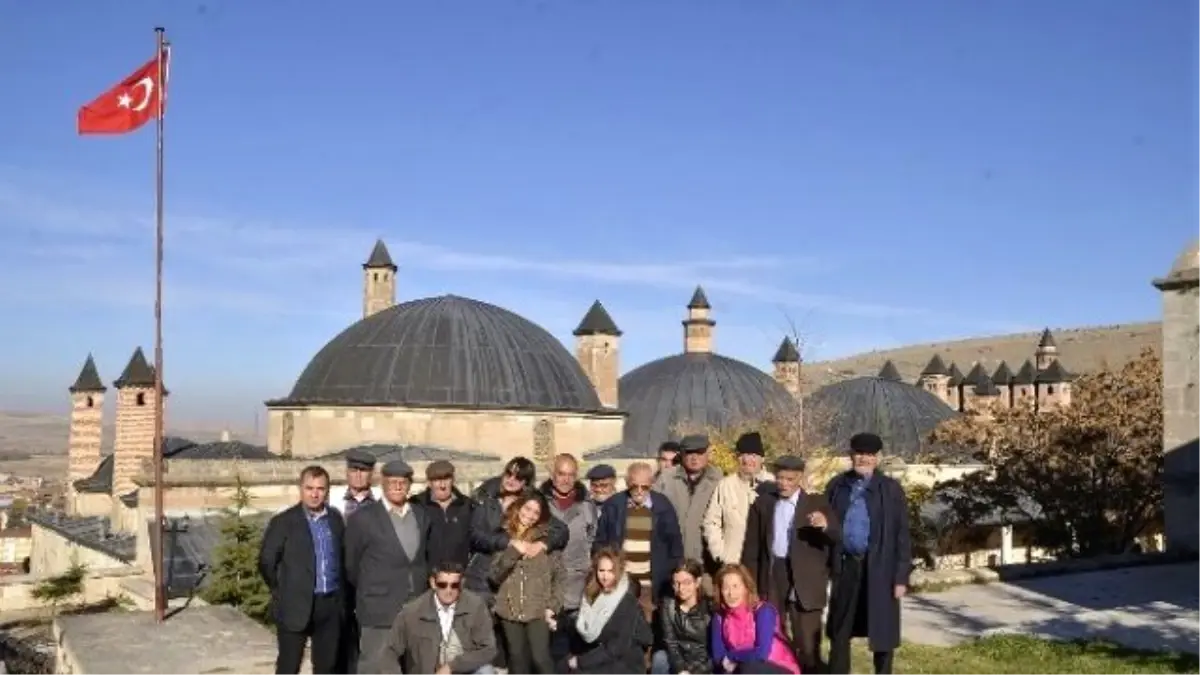 Yaşlılar Midas'ın Şehrini Gezdiler