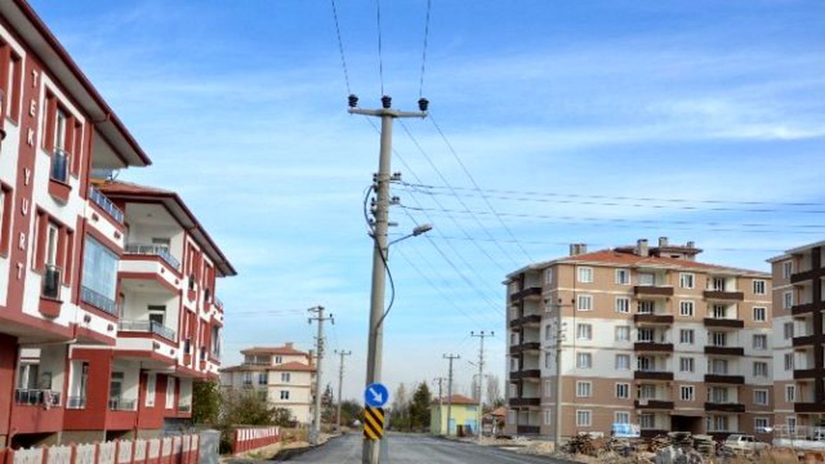 Yol Ortasındaki Direğe Tepki