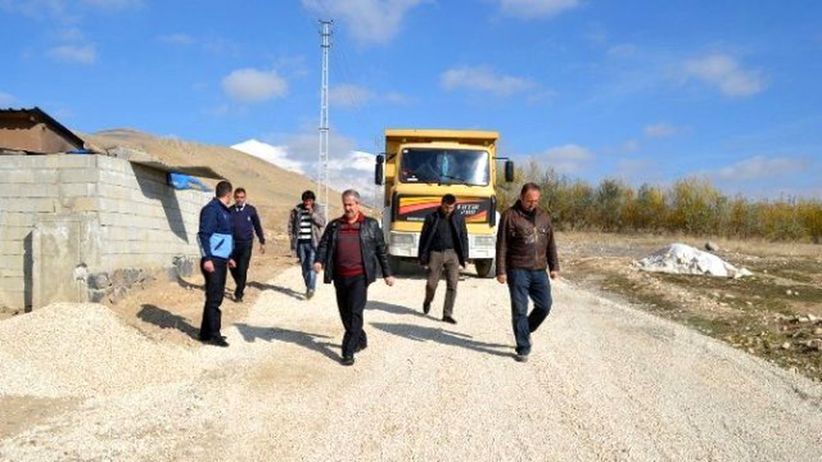 Adilcevaz Belediyesi Yol Yapım Çalışmalarını Aralıksız Sürdürüyor