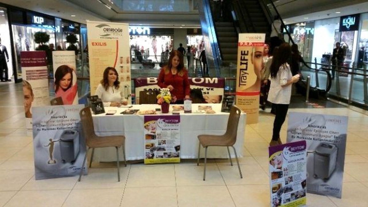 Alışveriş Merkezinde Güzellik Standı