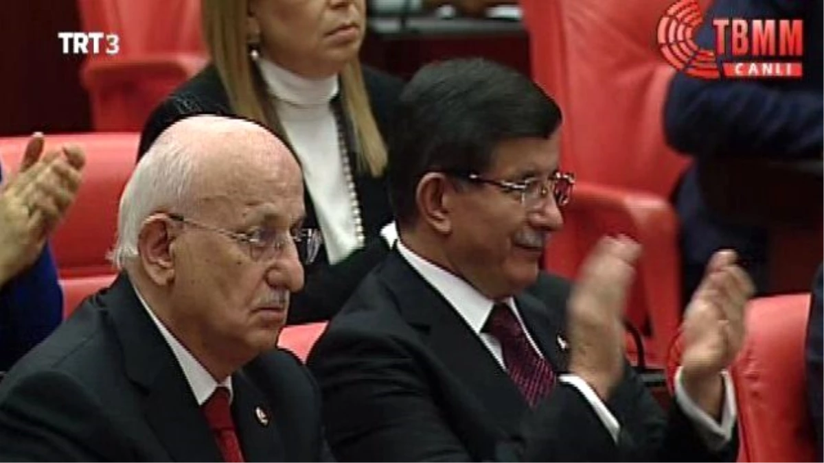 Başbakan Ahmet Davutoğlu, Baykal\'ın Cevabını Alkışladı