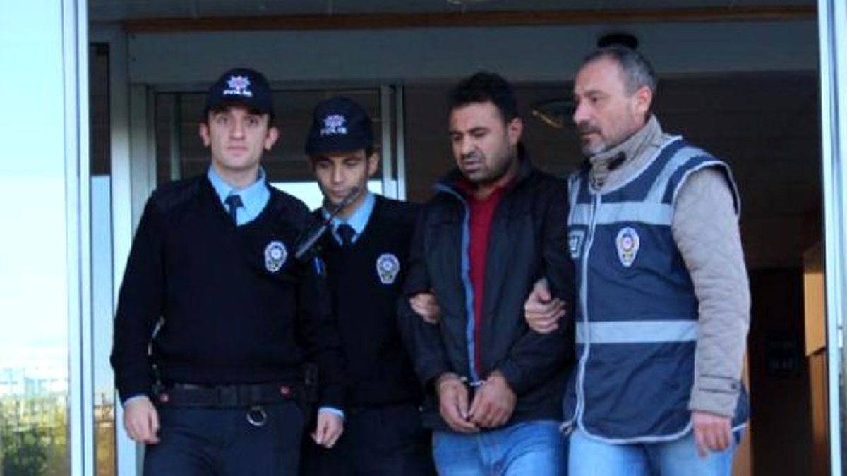 Boşandığı Eşini Sokak Ortasında 8 Yerinden Bıçakladı