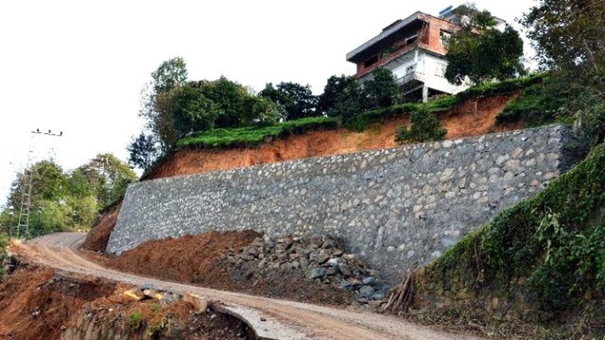 Büyükşehir Belediyesi Sürmeneyi Yeniliyor