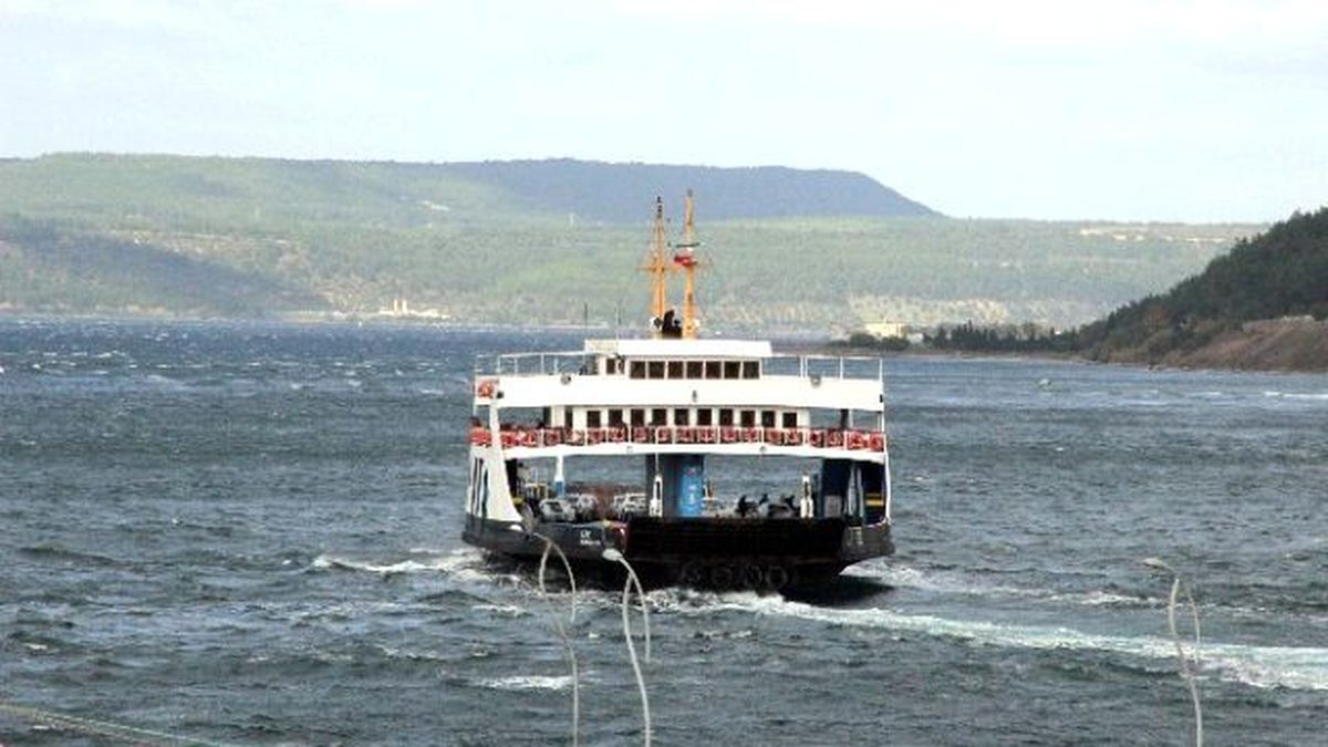 Çanakkale\'de Feribot Seferleri İptal Edildi