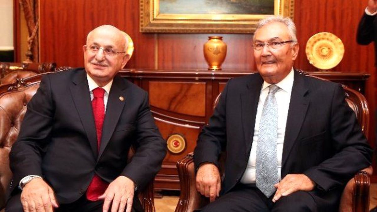 Deniz Baykal Görevi İsmail Kahraman\'a Devretti