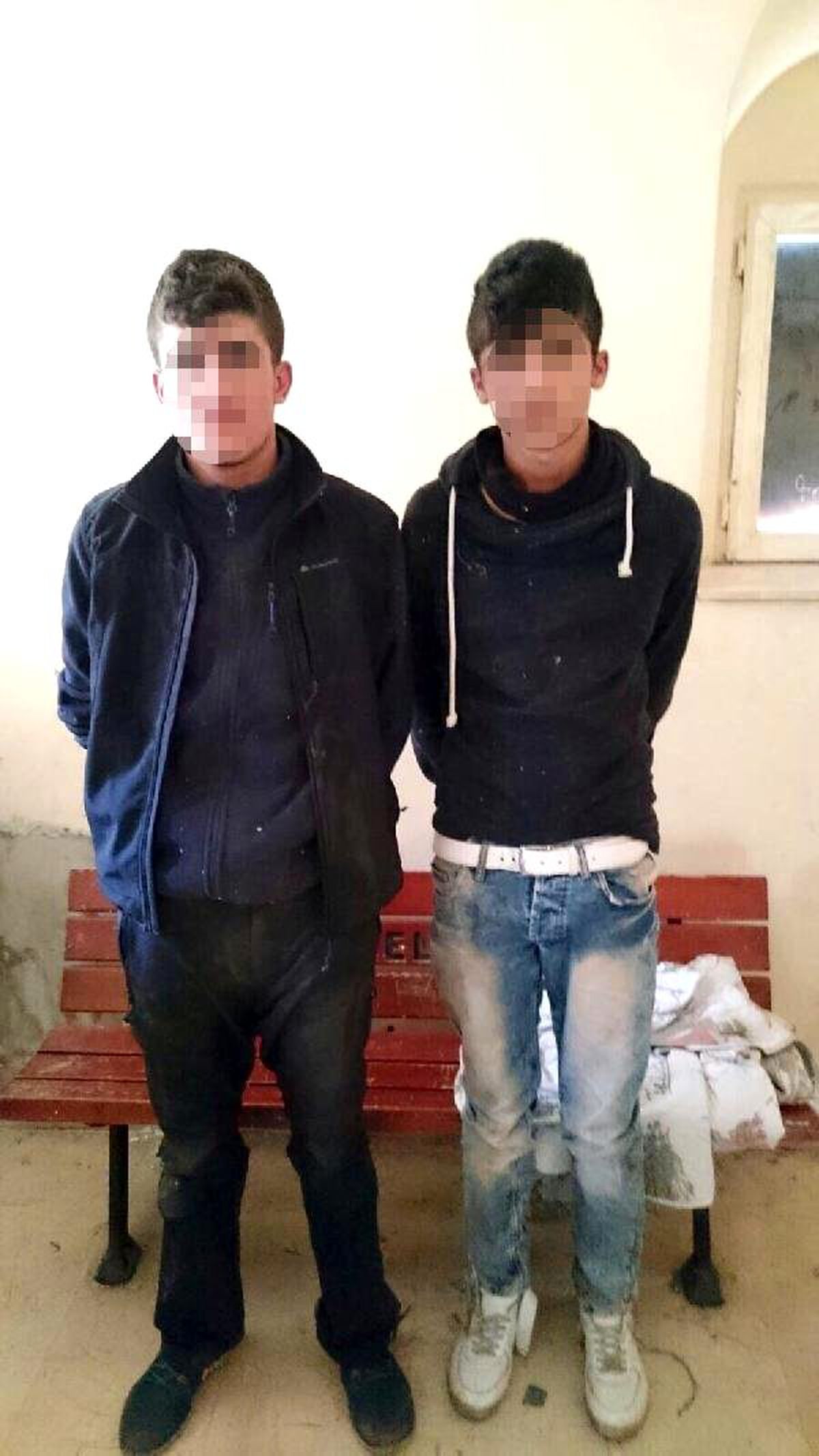 Fatih'te 2 Çocuk, 7 El Yapımı Bomba ve 5 Litre Benzinle Yakalandı