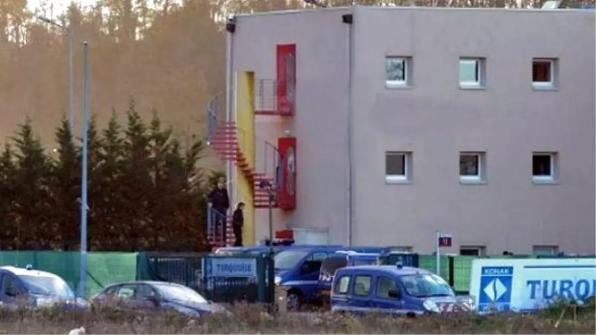 Fransız Jandarması, Türklerin Sahibi Olduğu Oteli Bastı