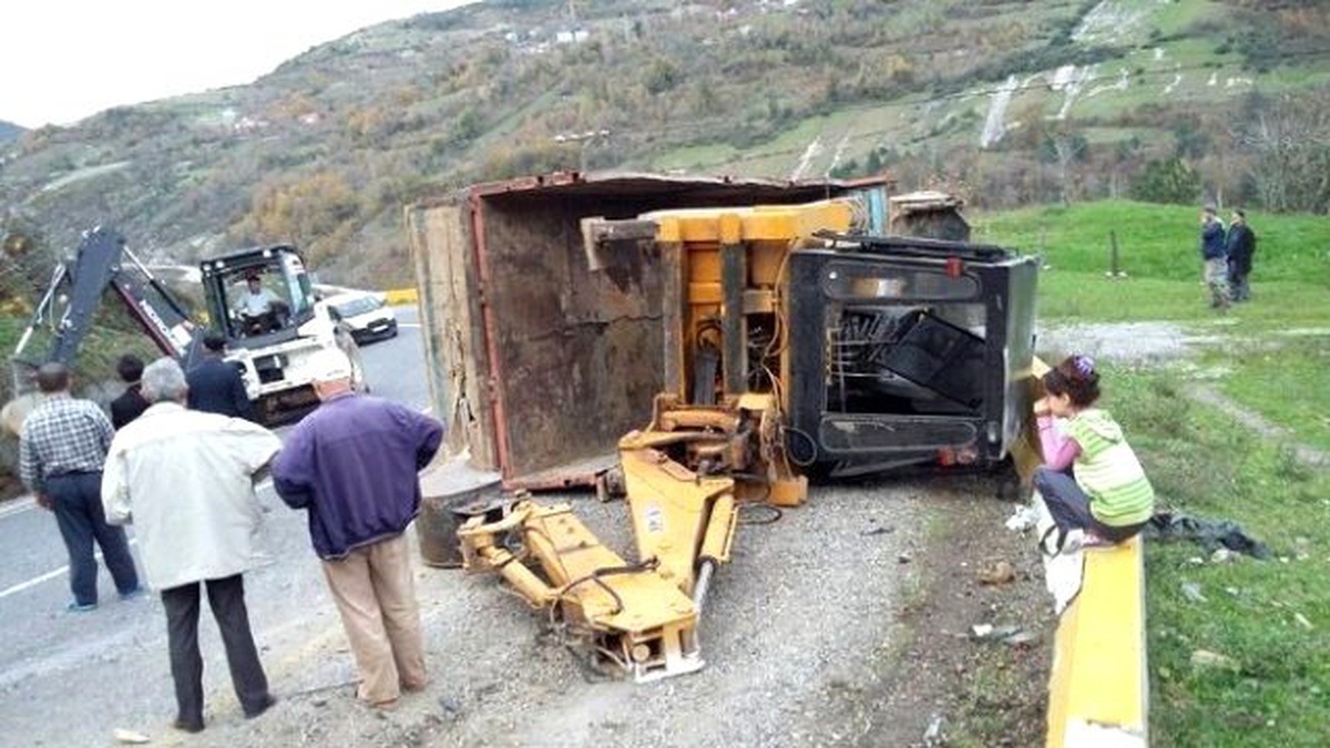 Freni Patlayan Kamyon Kaza Yaptı