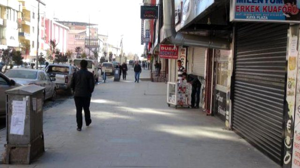 Hakkari\'de Kepenkler Yüksekova İçin Kapalı