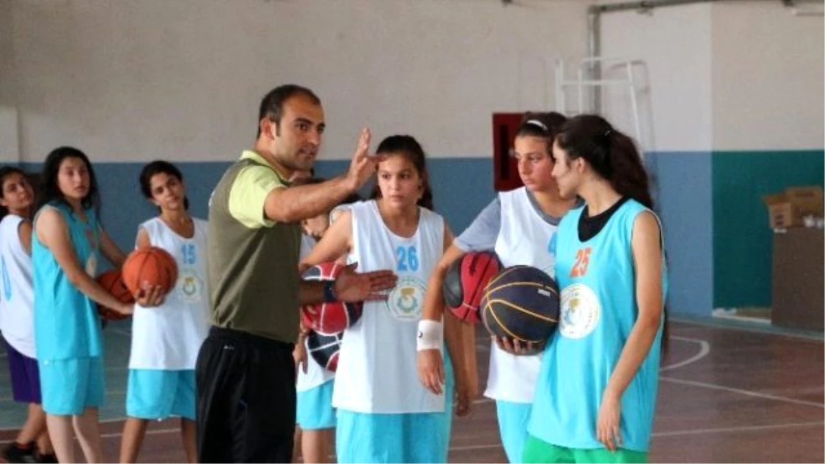 Haliliye Belediye Spor Voleybol Takımı Rahat Kazandı