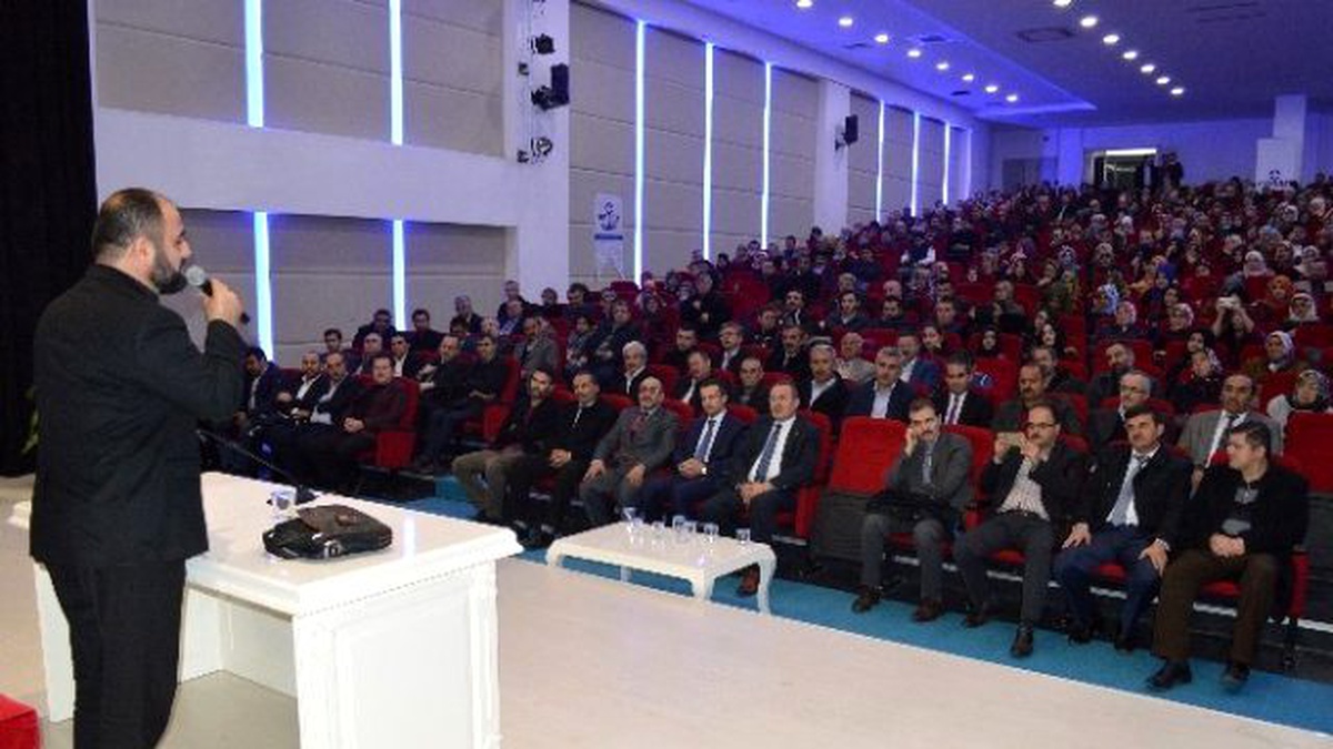 İlahiyatçı Yazar Ahmet Bulut; "Namaz Bilinci ve Diriliş" Konferansında Konuştu