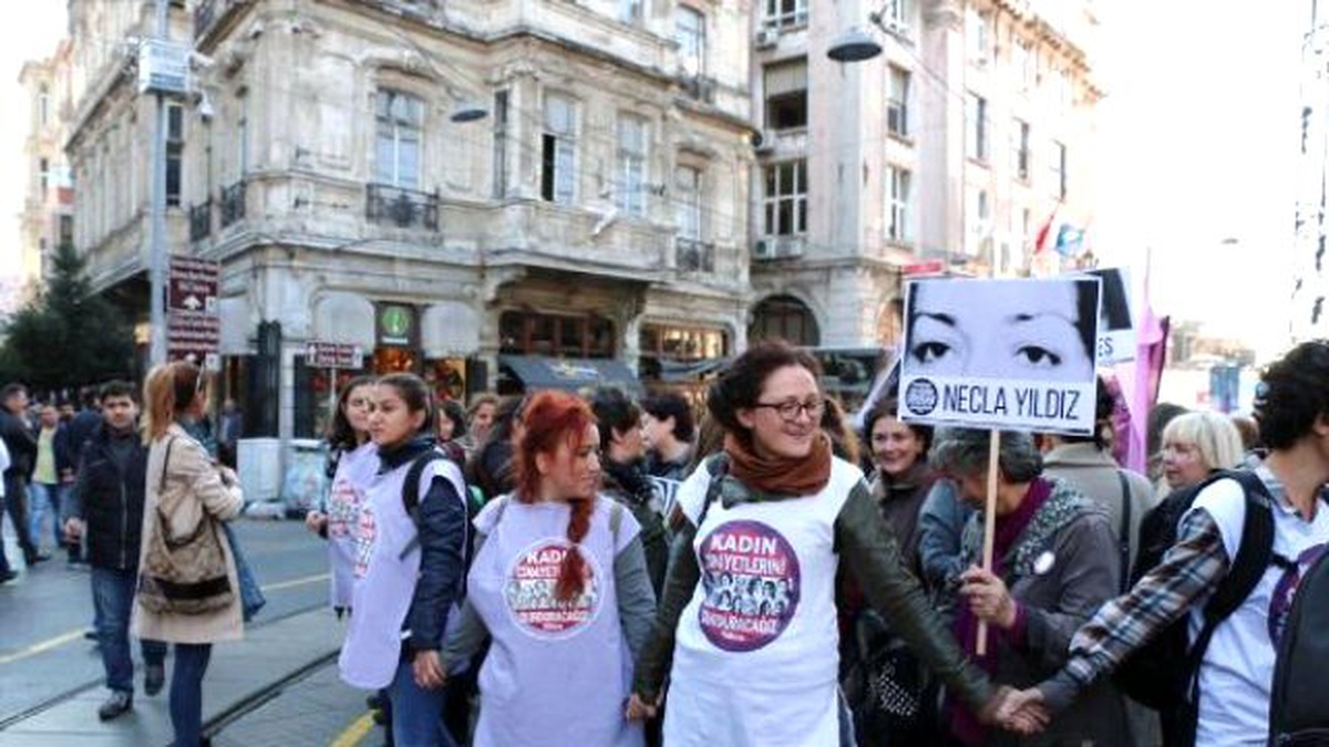 Kadın Cinayetlerine İndirimi Protesto İçin Yürüdüler