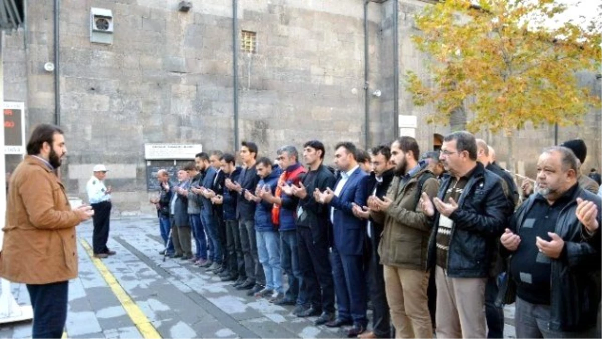 Alperen Ocakları Ölen Türkmenler İçin Gıyabi Cenaze Namazı Kıldı