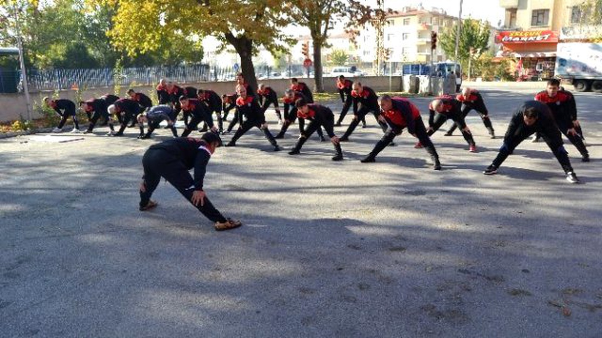 Kayseri\'de İtfaiye Erlerine Spor Eğitimi
