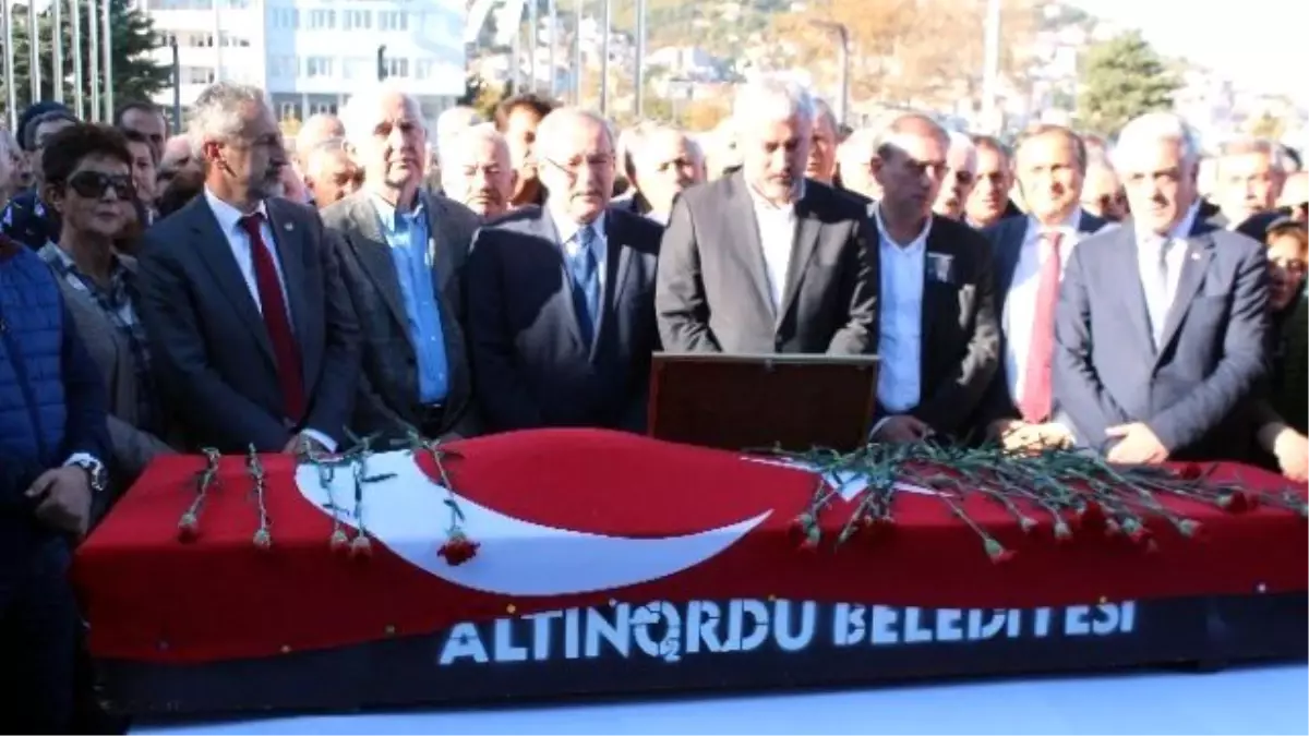 Kazım Türkmen İçin Cenaze Töreni Düzenlendi