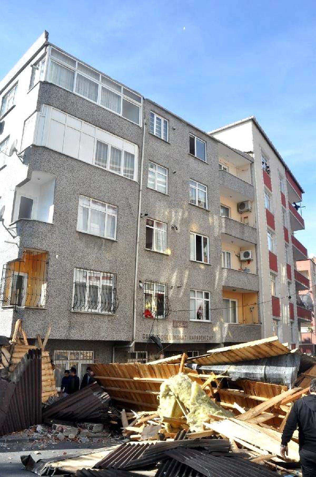 Lodos Çatı Uçurttu