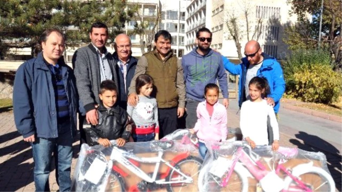 Nevşehir\'de 500 Çocuğa Bisiklet Dağıtıldı