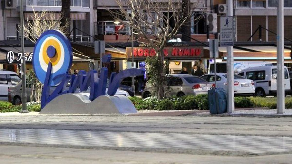 İzmir\'de Bomba Paniği