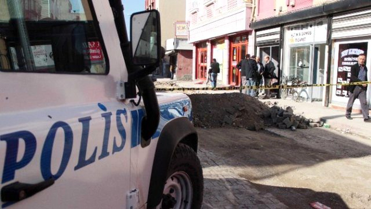 Polis Kuyumcu Soyguncularını Bir Saatte Yakaladı