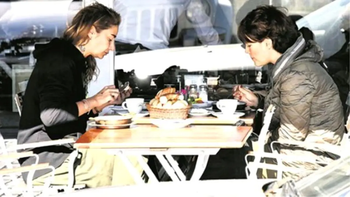 Sıla\'nın Makyajsız Hali Şoke Etti