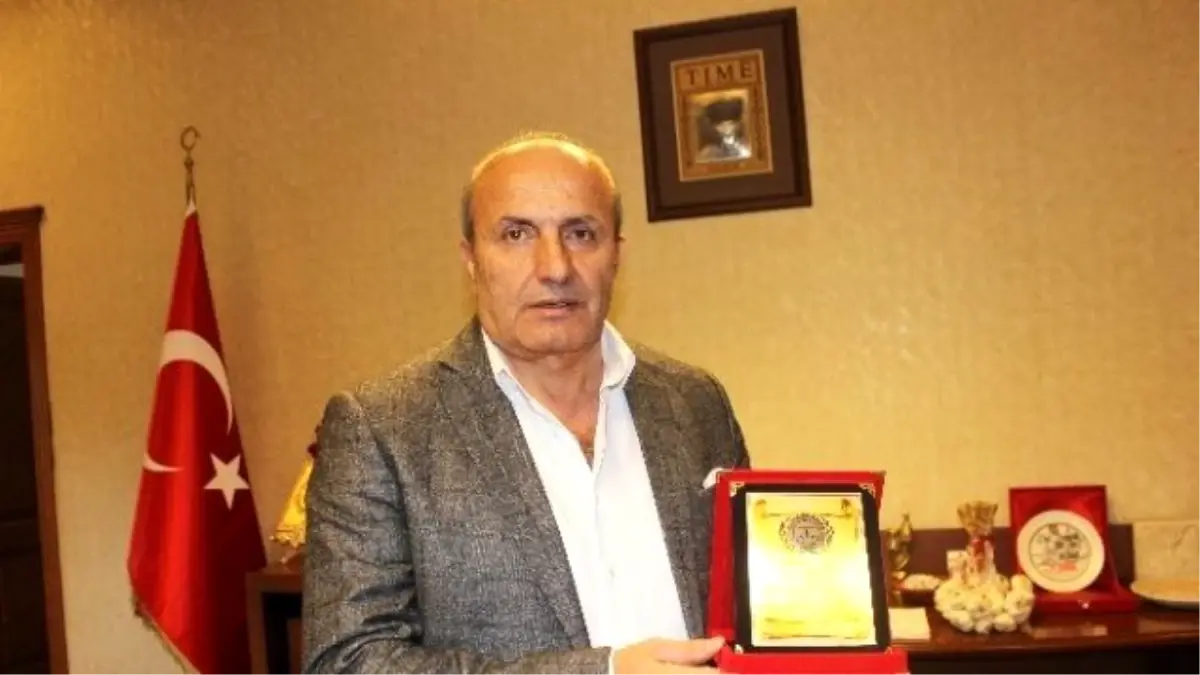 Tüm-karder'den Başkan Arslan'a Yılın Belediye Başkanı Ödülü